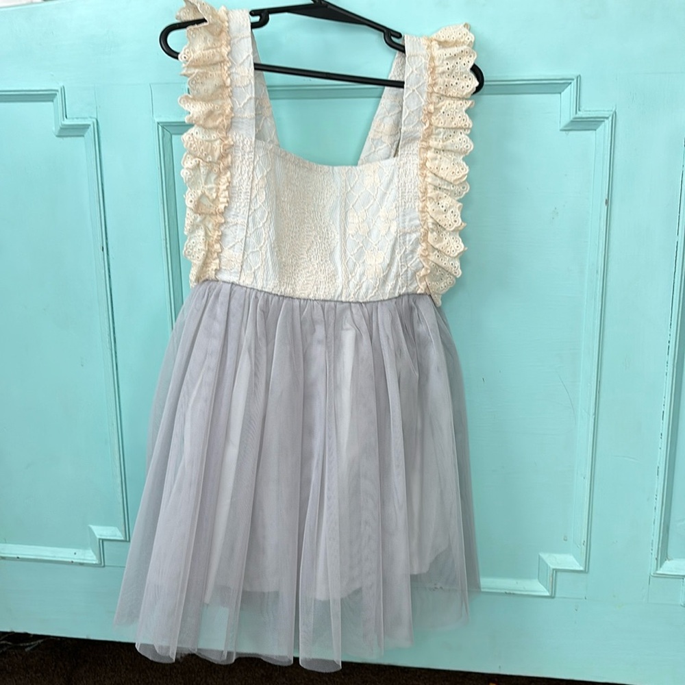 Beautiful little girls dress NWT Excellent condition.